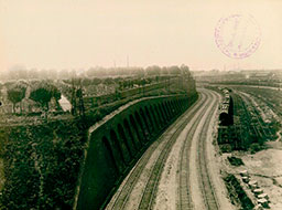10-Bercy - Vue prise depuis l'est du bastion 3 vers l'intérieur de Paris (12e) - À gauche, le cimetière Valmy - vers banlieue